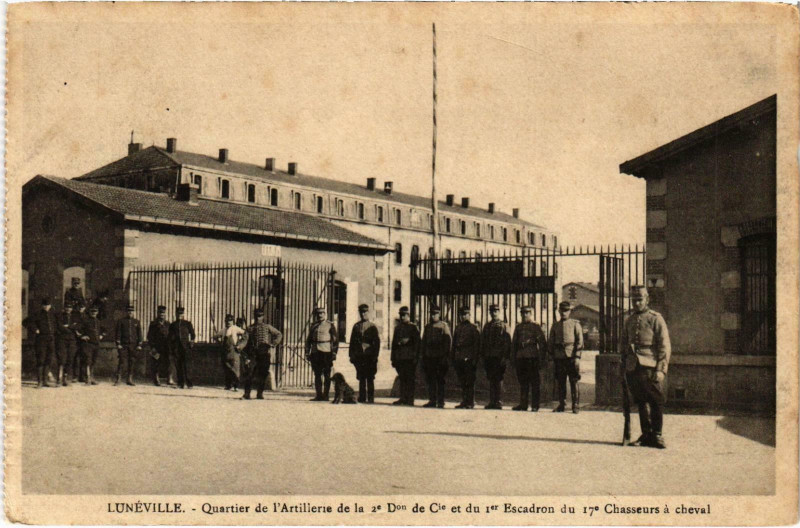 Carte postale ancienne Militaire Lunéville - Quartier de l'Artillerie de la 2e à Lunéville