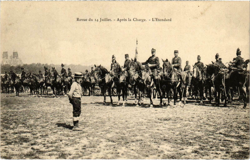 Carte postale ancienne Militaire Toul - Revue du 14 Juillet - Aprés la Charge à Toul