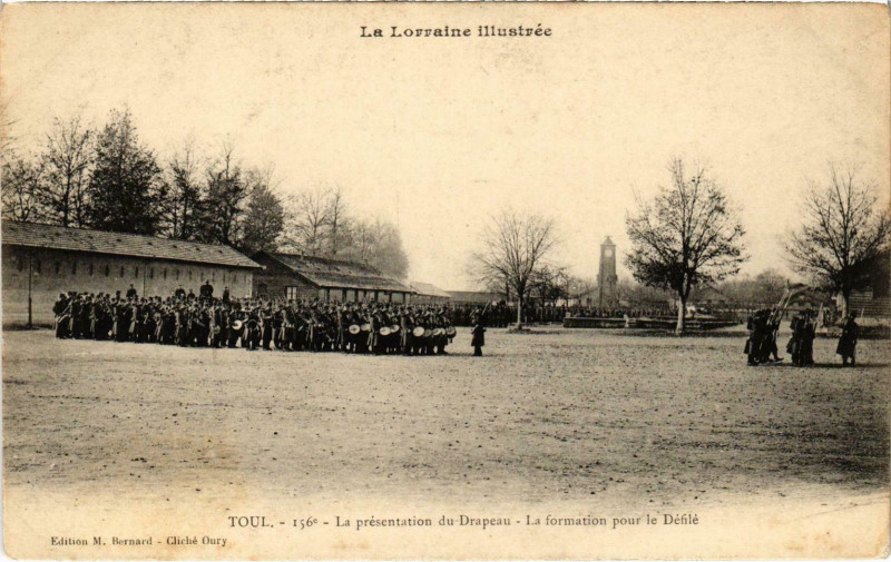 Carte postale ancienne Militaire Toul - 156e - La Présentation du Drapeau à Toul