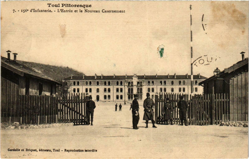Carte postale ancienne Militaire Toul - 156e d'Infanterie - L'Entrée et le Nouveau à Toul