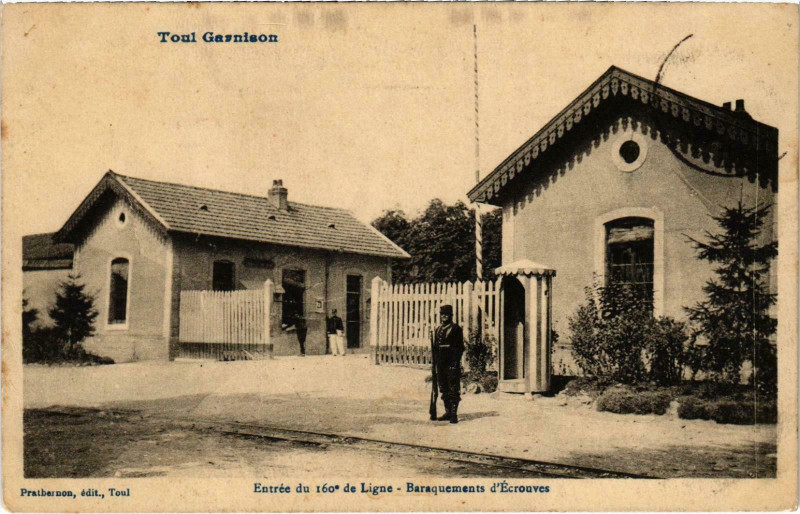 Carte postale ancienne Militaire Toul - Entrée du 160e de Ligne à Toul