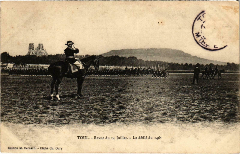 Carte postale ancienne Militaire Toul - Revue du 14 Juillet - La défilé du 146e à Toul