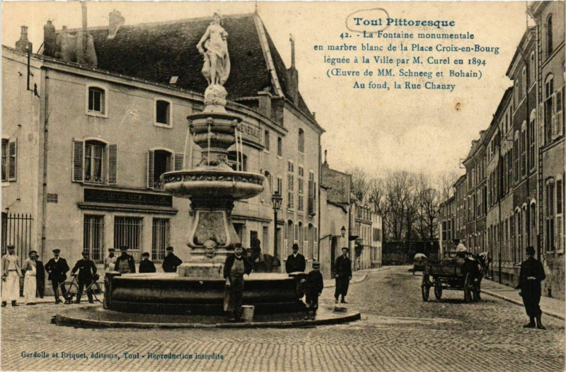 Carte postale ancienne Toul Fontaine monumentale à Toul