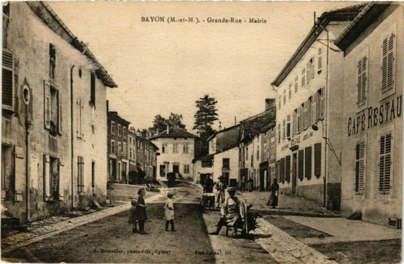 Carte postale ancienne Bayon Grande Rue Mairie à Bayon