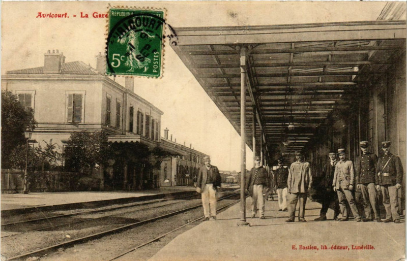 Carte postale ancienne Avricourt La gare à Avricourt