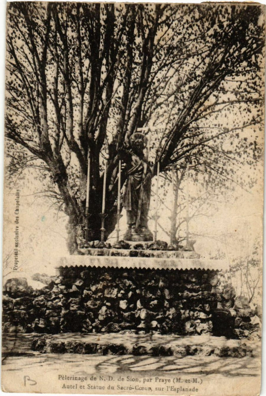 Carte postale ancienne Sion - Autel et Statue du Sacré-Couer - sur l'Esplanade