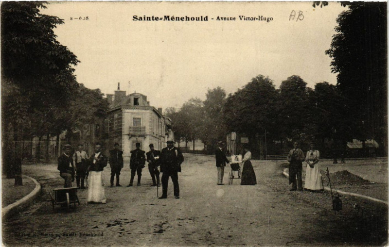 Carte postale ancienne Sainte-Menehould - Sainte-Ménehould - Avenue Victor-Hugo