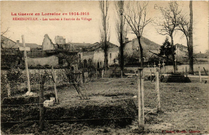 Carte postale ancienne Remenoville - Les tombes á l'entrée du Village à Remenoville