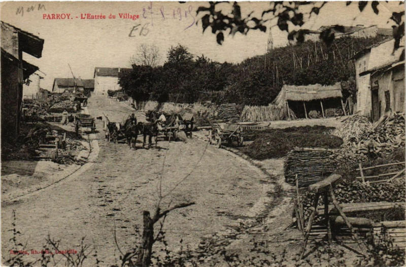 Carte postale ancienne Parroy - L'Entrée du Village à Parroy