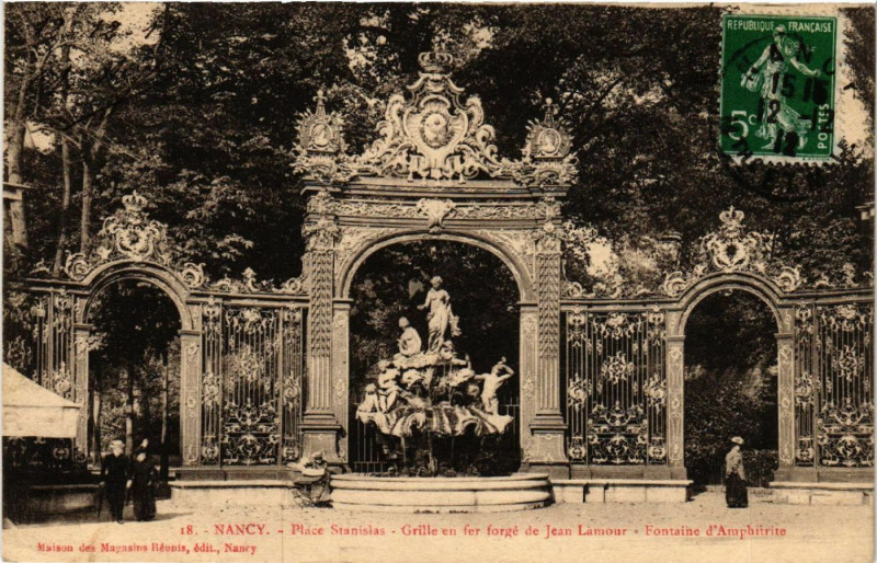 Carte postale ancienne Nancy - Place Stanislas - Grille en fer forgé de Jean Lamour à Nancy