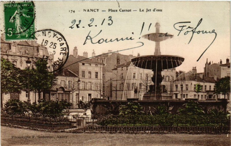 Carte postale ancienne Nancy - Place Carnot - Le Jet d'eau à Nancy