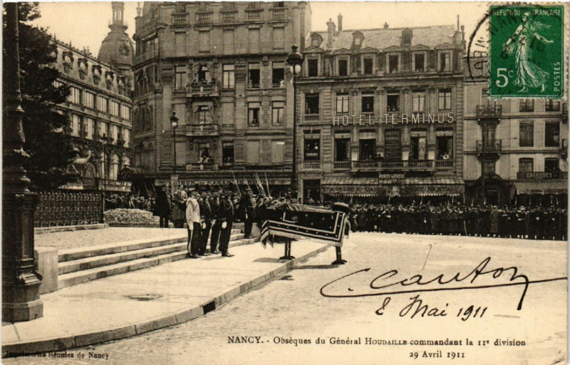 Carte postale ancienne Nancy - Obseques du General Houdaille commandant la 11e division à Nancy