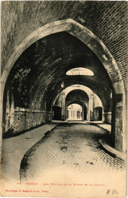 Carte postale ancienne Nancy - Les Voutes de la Porte de la Craffe à Nancy