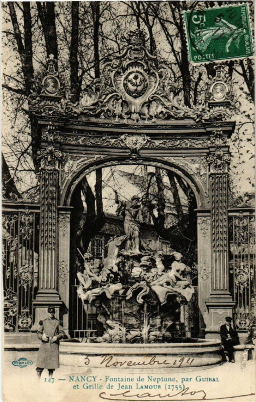 Carte postale ancienne Nancy - Fontaine de Neptune - par Guibal à Nancy