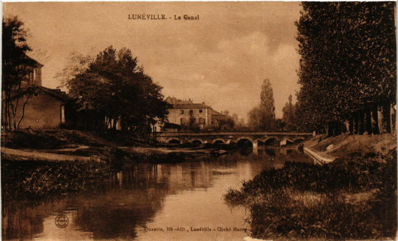 Carte postale ancienne Luneville - Lunéville - Le Canal à Lunéville