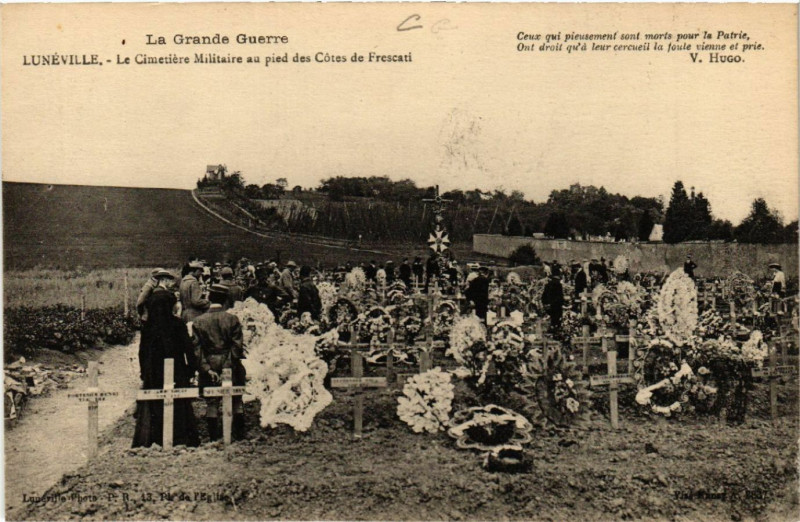 Carte postale ancienne Luneville - Lunéville - La Cimitiere Militaire à Lunéville