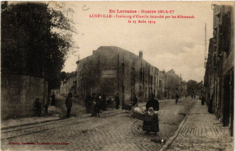 Carte postale ancienne Luneville - Faubourg d'Einville incendié par les Allemands à Lunéville