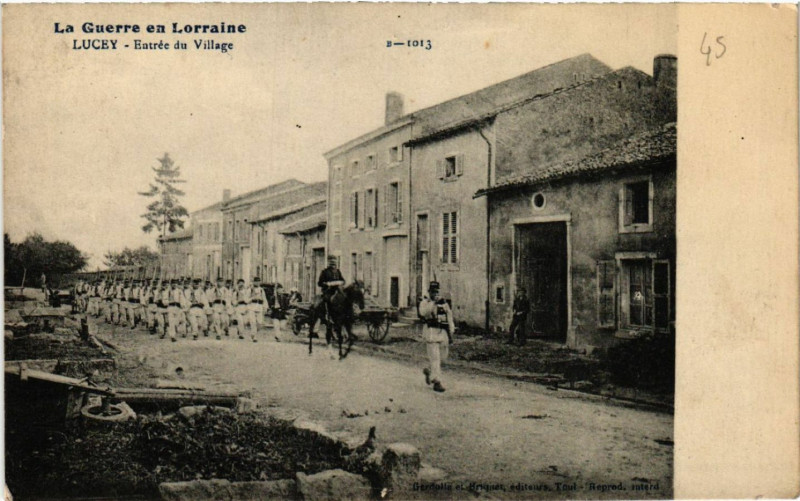Carte postale ancienne Lucey - Entrée du Village à Lucey