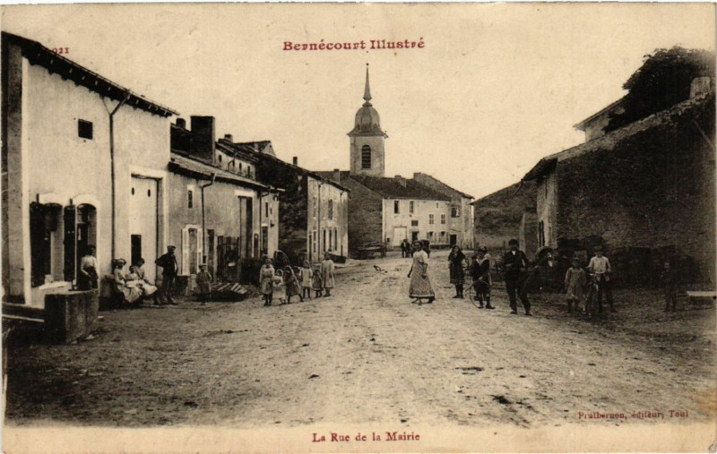 Carte postale ancienne Bernecourt - Bernécourt - La Rue de la Mairie à Bernécourt
