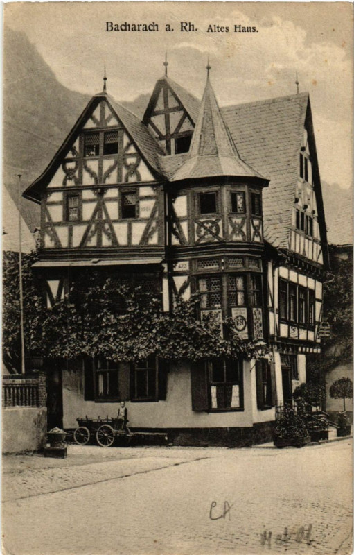 Carte postale ancienne Bacharach a. Rh. - Altes Haus