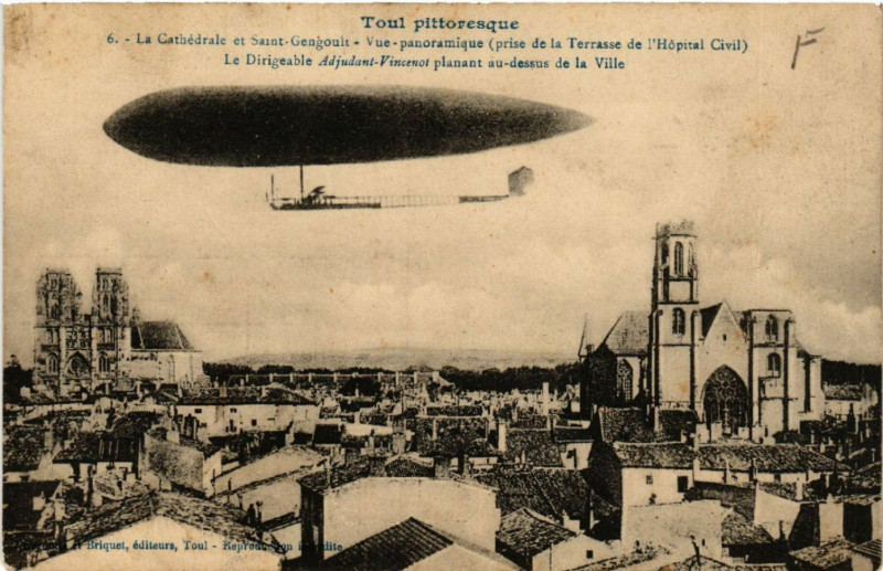 Carte postale ancienne Toul - Aviation - Zeppelin - Vue Panoramique à Toul