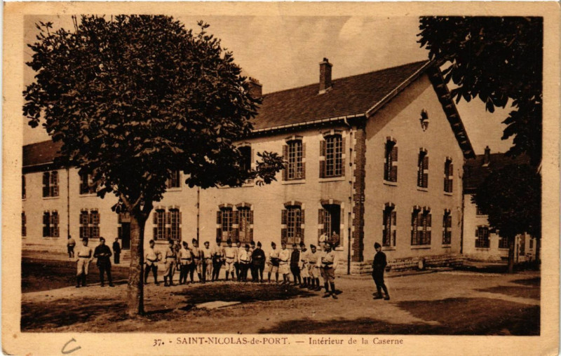 Carte postale ancienne Saint-Nicolas-de-Port - Interieur de la Caserne à Saint-Nicolas-de-Port