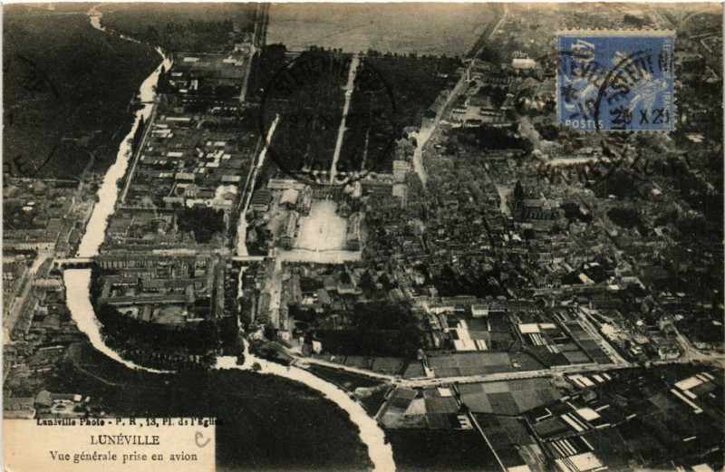 Carte postale ancienne Luneville - Lunéville - Vue Generale prise en avion à Lunéville