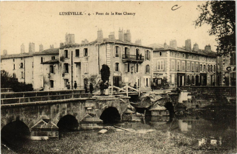 Carte postale ancienne Luneville - Lunéville - Pont de la Rue Chanzy à Lunéville
