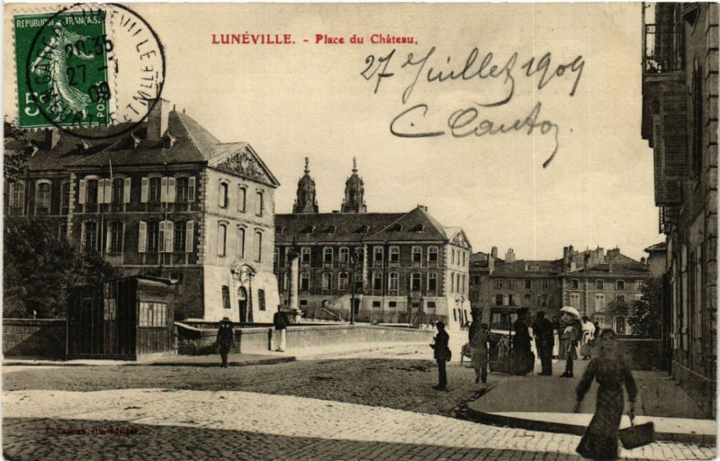 Carte postale ancienne Luneville - Lunéville - Place du Chateau à Lunéville