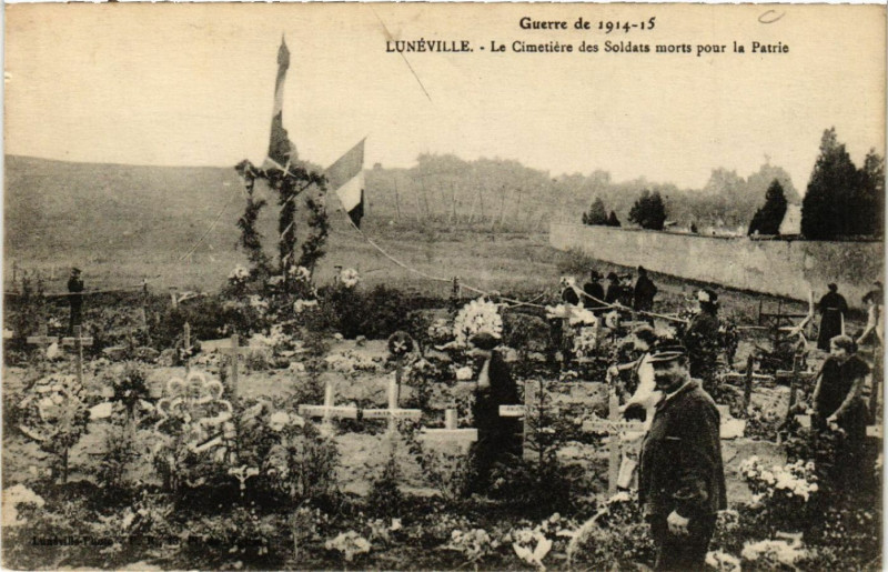 Carte postale ancienne Luneville - Lunéville - Le Cimetiere des Soldats à Lunéville