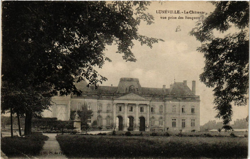 Carte postale ancienne Luneville - Lunéville - Le Chateau - vue prise des Bosquets à Lunéville