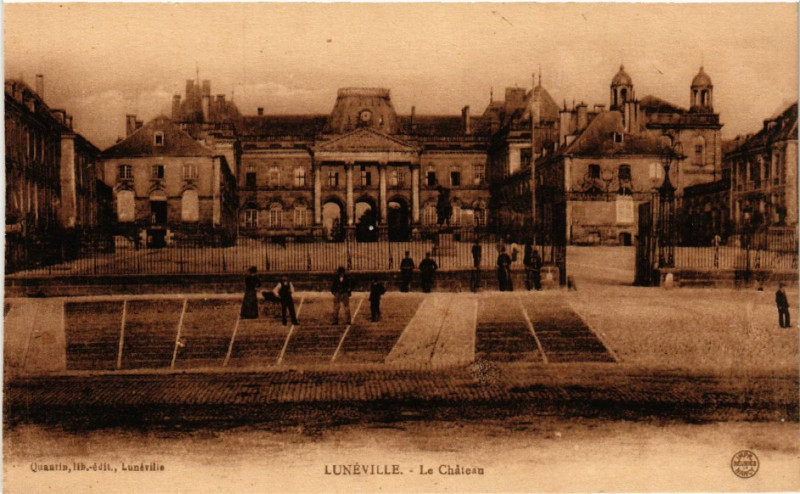 Carte postale ancienne Luneville - Lunéville - Le Chateau à Lunéville