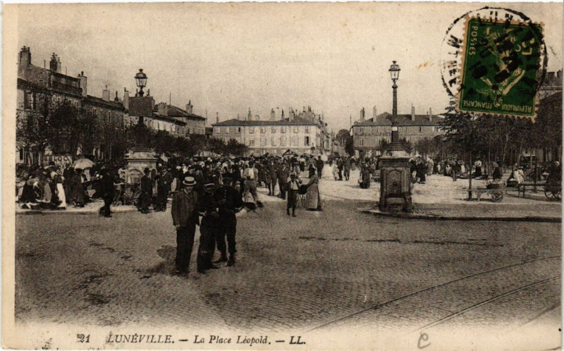 Carte postale ancienne Luneville - Lunéville - La Place Léopold à Lunéville