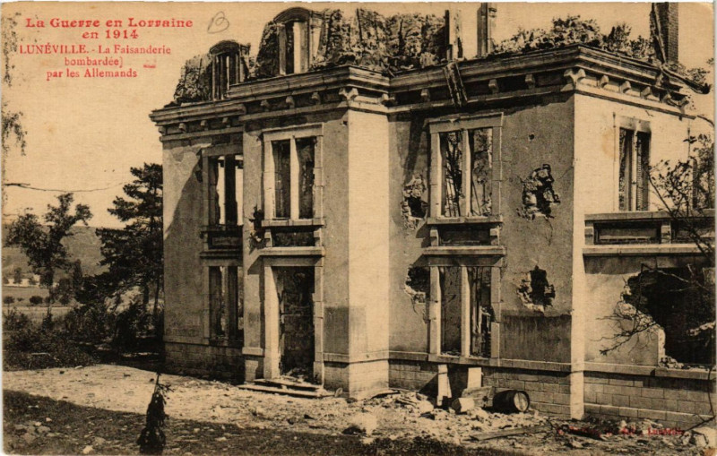 Carte postale ancienne Luneville - Lunéville - La Faisanderie bombardée par les Allemands à Lunéville