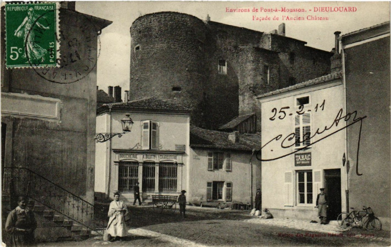 Carte postale ancienne Dieulouard - Environs de Pont-á-Mousson - Facade de Chateau à Dieulouard