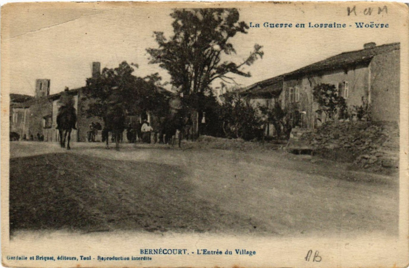 Carte postale ancienne Bernecourt - Bernécourt - L'Entrée du Village à Bernécourt