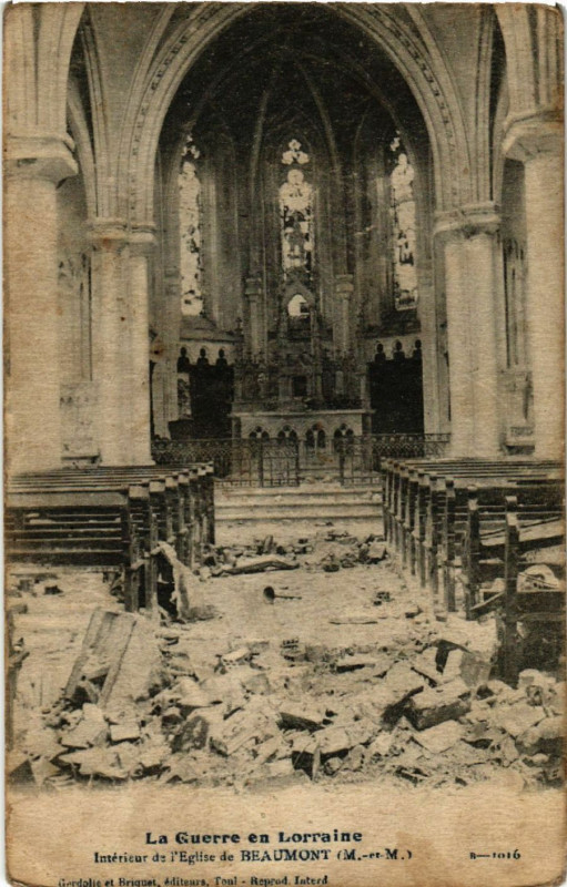 Carte postale ancienne Beaumont - Interieur de l'Eglise - La Guerre en Lorraine à Beaumont
