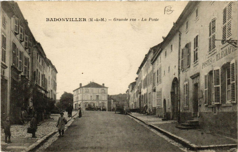 Carte postale ancienne Grande rue - La Poste à Badonviller