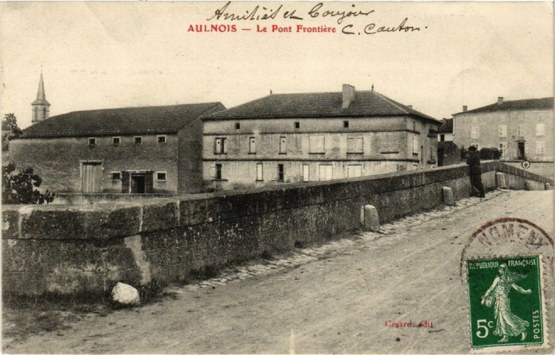 Carte postale ancienne Aulnois - Le Pont Frontiere
