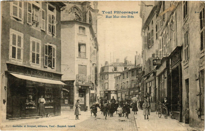Carte postale ancienne Toul - Rue Mur-des-Blés à Toul