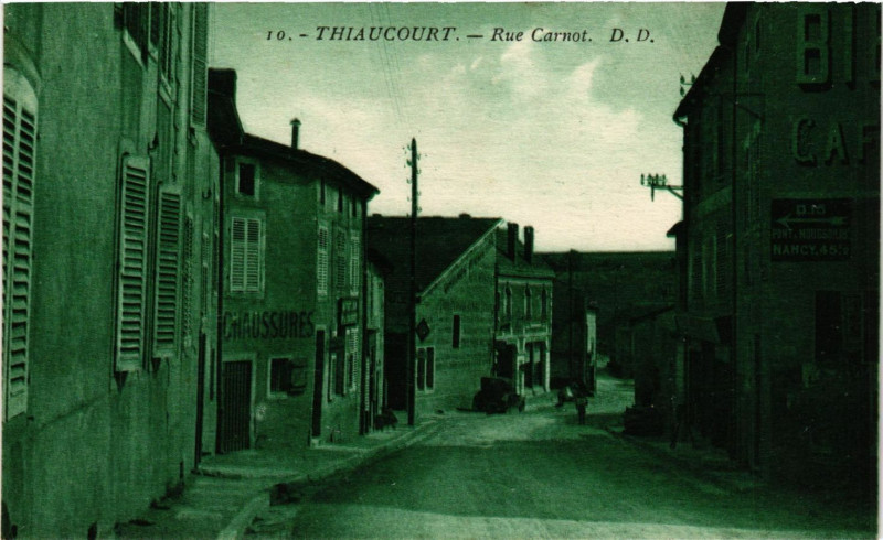 Carte postale ancienne Thiaucourt - Rue Carnot