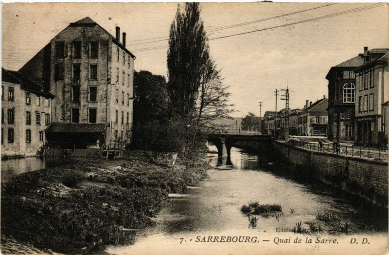 Carte postale ancienne Sarrebourg - Quai de la Sarre