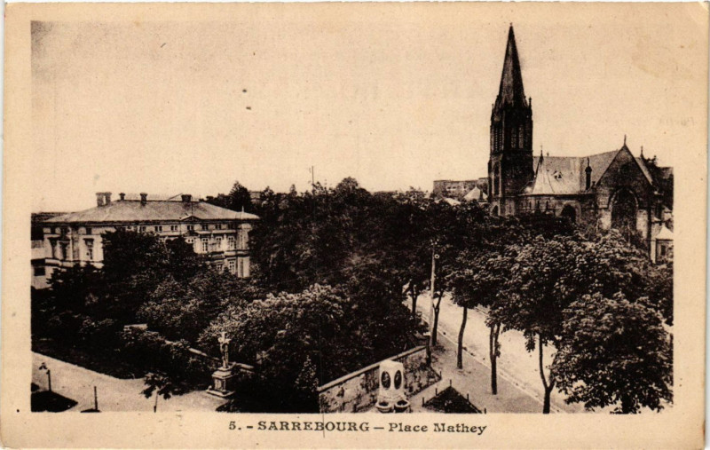 Carte postale ancienne Sarrebourg - Place Mathey