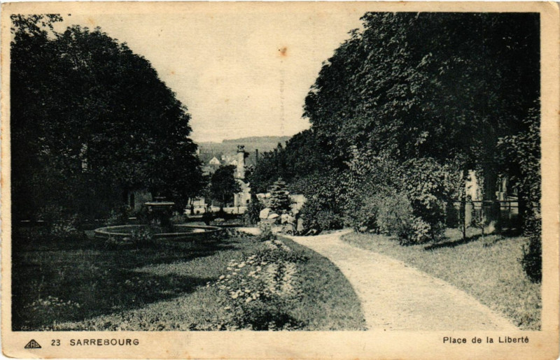 Carte postale ancienne Sarrebourg - Place de la Liberté