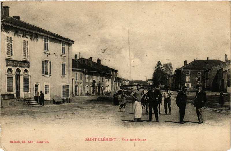 Carte postale ancienne Saint-Clement - Saint-Clément - Vue Interieure à Saint-Clément