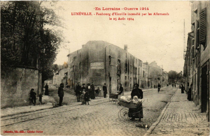 Carte postale ancienne Luneville - Faubourg d'Einville incendié par las Allemands à Lunéville