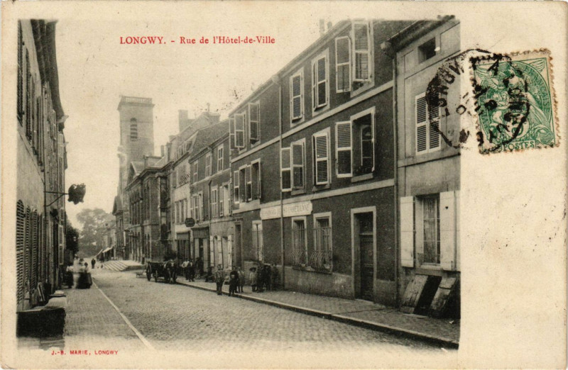 Carte postale ancienne Longwy - Rue de l'Hotel-de-Ville à Longwy