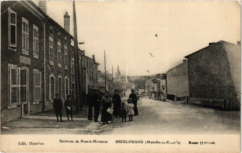 Carte postale ancienne Dieulouard - Environs de Pont-a-Mousson - Route Nationale à Dieulouard