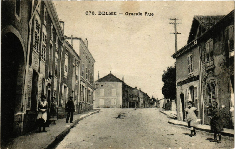 Carte postale ancienne Delme - Grande Rue