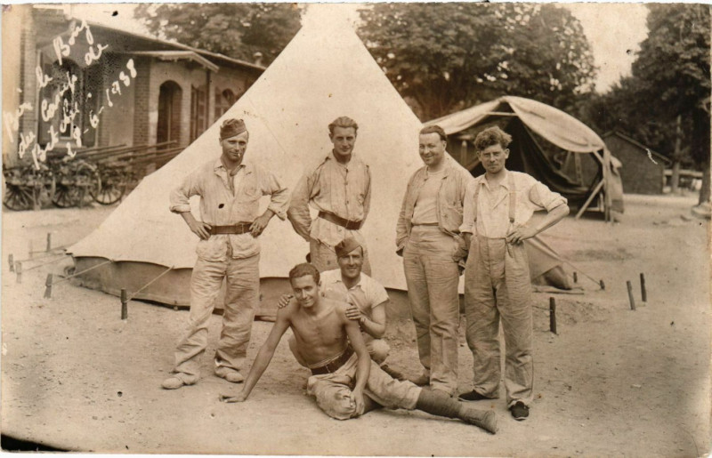Carte postale ancienne Bitche - Soldats - Scene